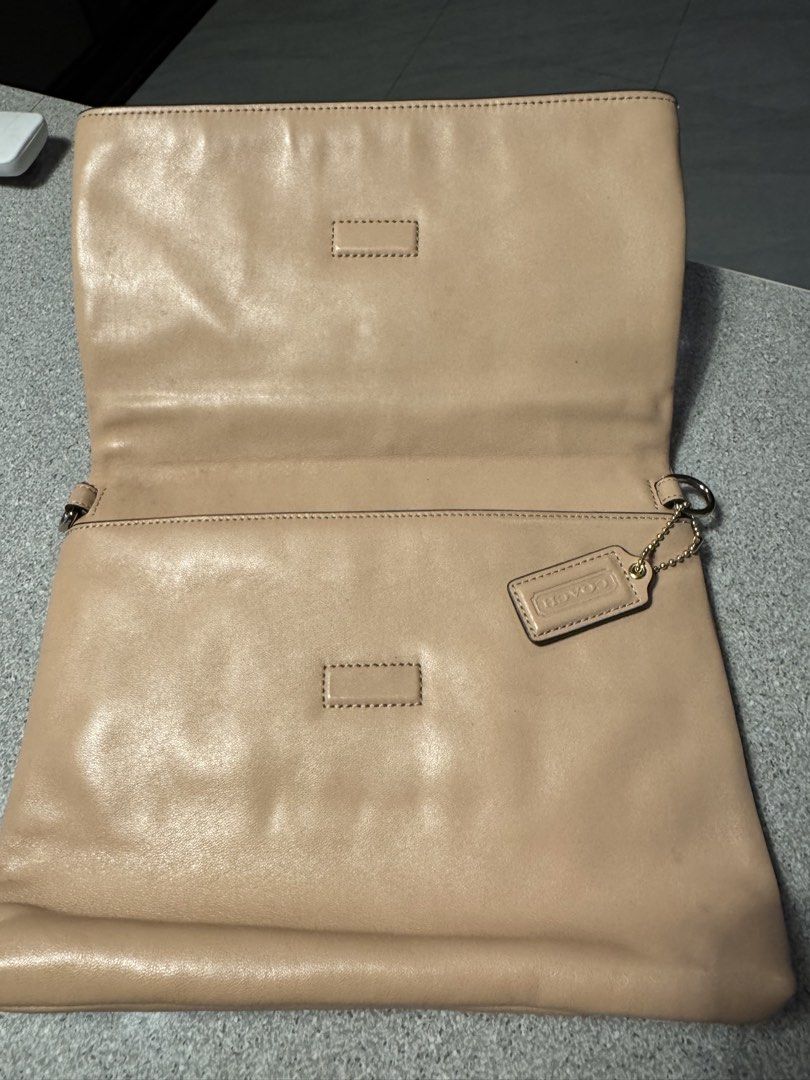 Coach sling (Category: Cross-body Bags) located in Bulacan. Submitted by everythinggood26 (Listing ID 1440342090, Image 3). Description: .