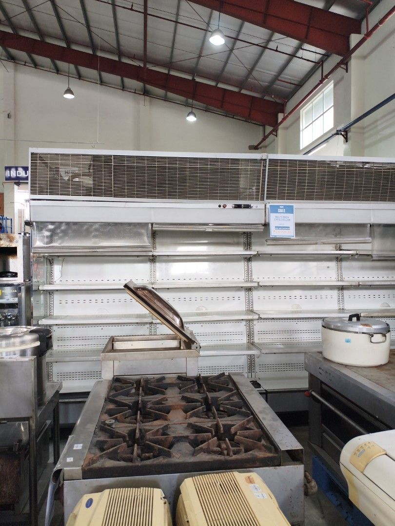 Commercial Refrigerator Display Case with Shelving (Category: Refrigerators and Freezers) located in Manila. Submitted by hmrgrace5. (Listing ID 1440206506, Image 1). Description: - Commercial refrigerator display case - Multiple shelves for ample storage - Large front display area for showcasing products - Top ventilation system for optimal cooling - Ideal for food and beverage businesses - Standalone unit.