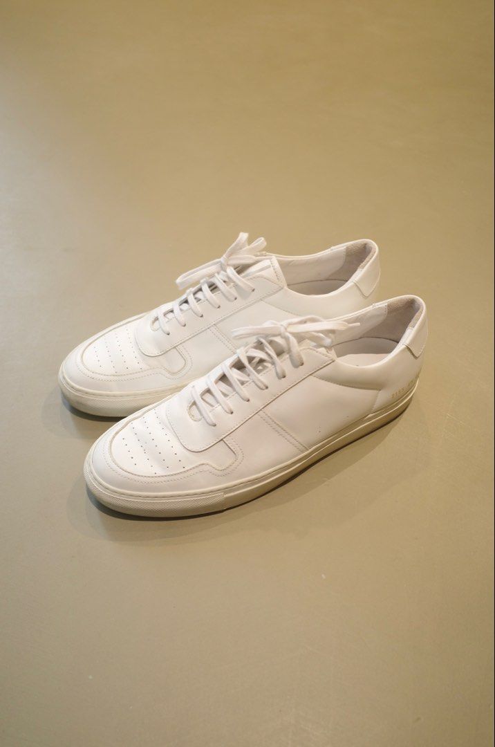 Common Projects Bball Low (White) (Category: Sneakers) located in Pasig City. Submitted by rinse___repeat (Listing ID 1440308104, Image 1). Description: Common Projects Bball Low (White) Common Projects BBall Low is a classic lace-up low top sneaker. Using top grain leather for the upper and a full leather lining makes this a luxury Italian made sneaker. The clean lines and minimal gold branding exemplify everything the brand stands for. EU 45 Us