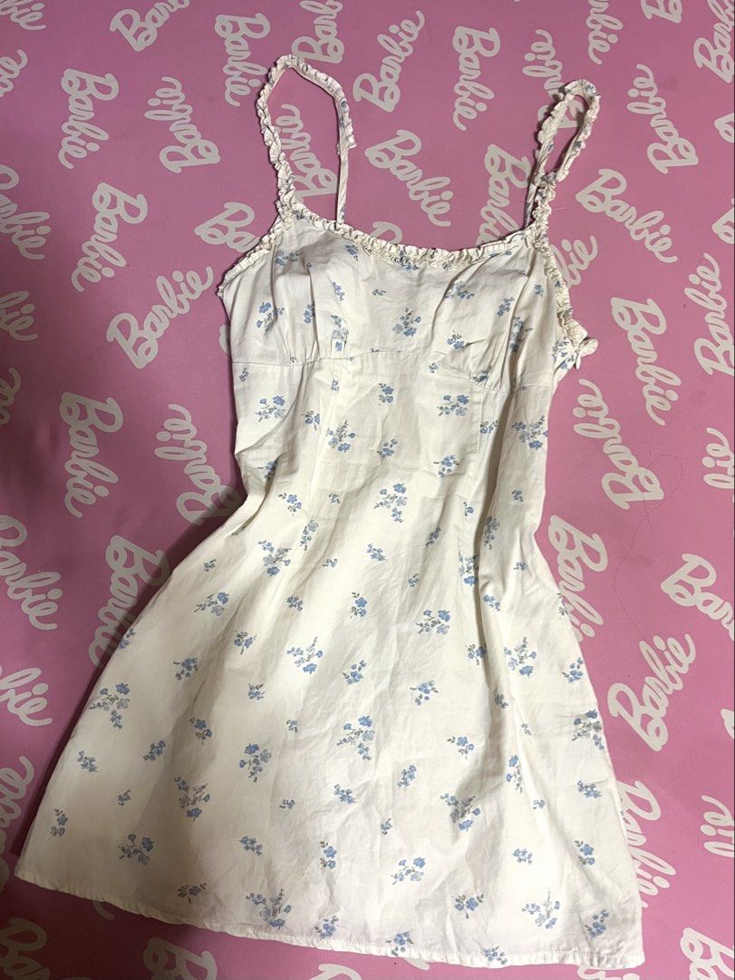 cotton on dress (floral) (Category: Dresses) located in Dagupan City. Submitted by whimsyluns (Listing ID 1440246776, Image 3). Description: -zipper lock in side - no flaw -100% cotton cute summer dress 💝 ~ selling it for low price, mahal ko siya nabili sa cotton on 🥲 ~once ko lang ata siya nagamit huhu ~ perfect for picnic or night beach dress.