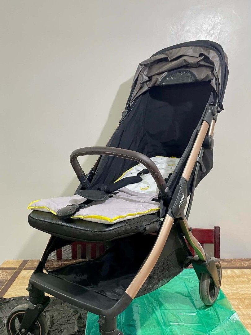 DECLUTTERING: Akeeva Platinum Series Auto-Fold Stroller (Rose Gold) (Category: Strollers) located in Cavite. Submitted by bibid29 (Listing ID 1440231285, Image 2). Description: •Pwede for newborn to toddler. •Hanggang 6 months old lang nagamit ng baby namin. •No major issue - Normal signs of use only. 📍Meet-up: •Robinsons Imus •SM Center Imus •Patindig Araw •Ready for pick-up..