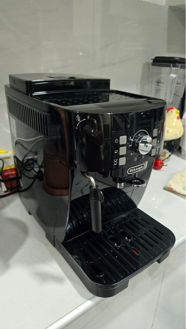 DeLonghi magnifica S Coffee Machine Espresso Maker (Category: Coffee Machines & Makers) located in Pulilan. Submitted by sebbii (Listing ID 1440257556, Image 1). Description: - Black DeLonghi coffee machine - Makes espresso and other coffee drinks - Built-in grinder for fresh coffee - Integrated milk frother for lattes and cappuccinos - Easy-to-use controls - Ideal for home coffee brewing - Selling because I upgraded to a new machine.