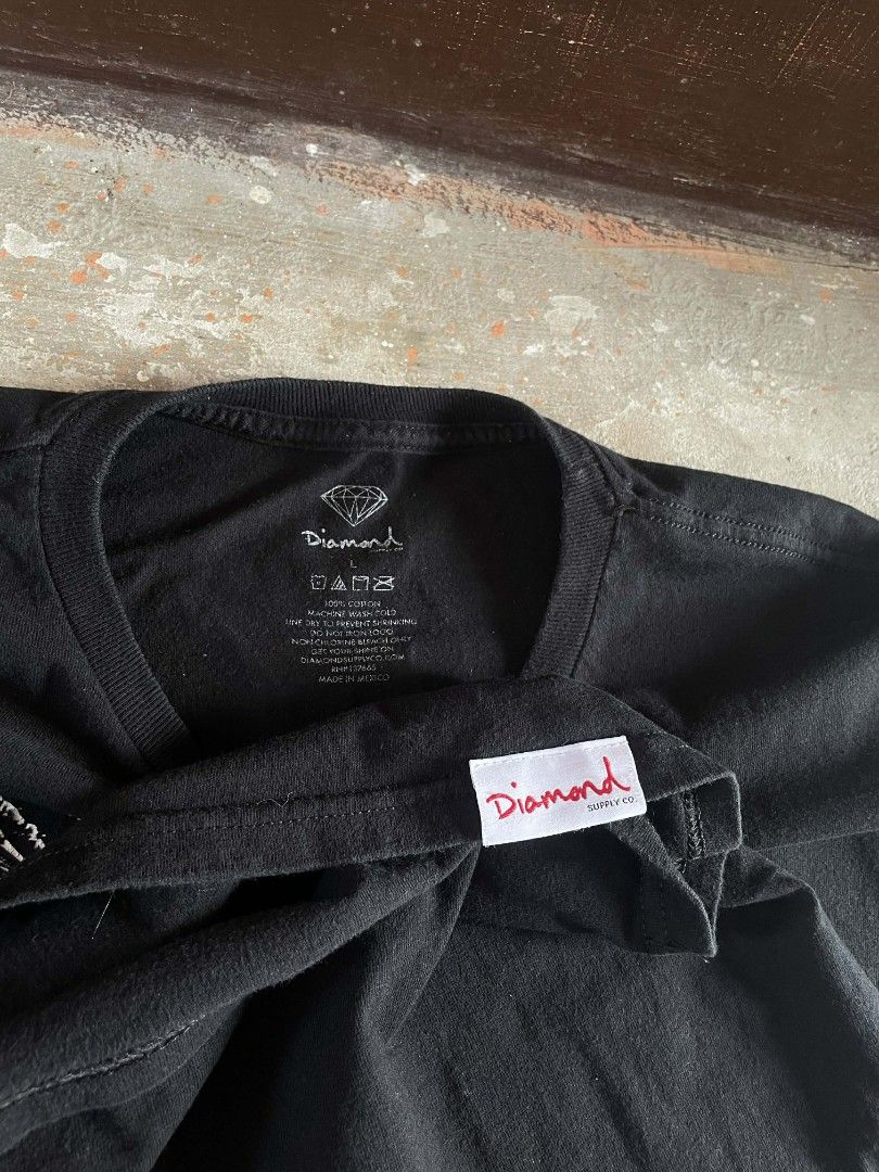 Diamond Supply Co. Eagle Graphic T-Shirt (Category: Tshirts & Polo Shirts ) located in Manila. Submitted by jusss121 (Listing ID 1440232617, Image 3). Description: Large on tag 9.7/10 Color rate Good condition Issue: hairline DM.