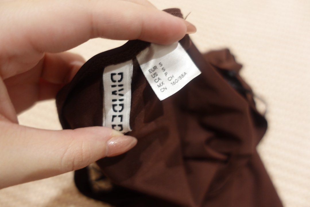 Divided Brown Sleeveless Tank Top Size S (Category: Sleeveless) located in Quezon City. Submitted by kindakristelle2481 (Listing ID 1440324560, Image 3). Description: - maroon sleeveless tank top - Brand: Divided - Versatile basic piece.