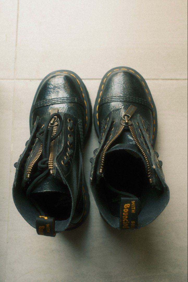 Dr. Martens Sinclair Quad Retro Black Platform Boots Size US 7 w/ Box (Category: Boots) located in Marikina City. Submitted by delriogrande (Listing ID 1440248565, Image 2). Description: Authentic Dr. Martens Sinclair Quad Retro boots in black distressed leather. One of the most iconic DM platform styles with removable front zip panel. Includes original box. Leather has been broken in so it’s much softer and easier to wear compared to brand new p
