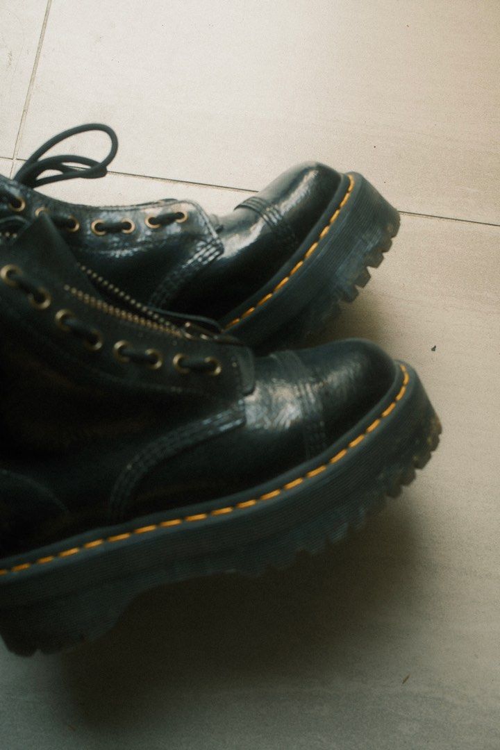 Dr. Martens Sinclair Quad Retro Black Platform Boots Size US 7 w/ Box (Category: Boots) located in Marikina City. Submitted by delriogrande (Listing ID 1440248565, Image 3). Description: Authentic Dr. Martens Sinclair Quad Retro boots in black distressed leather. One of the most iconic DM platform styles with removable front zip panel. Includes original box. Leather has been broken in so it’s much softer and easier to wear compared to brand new p