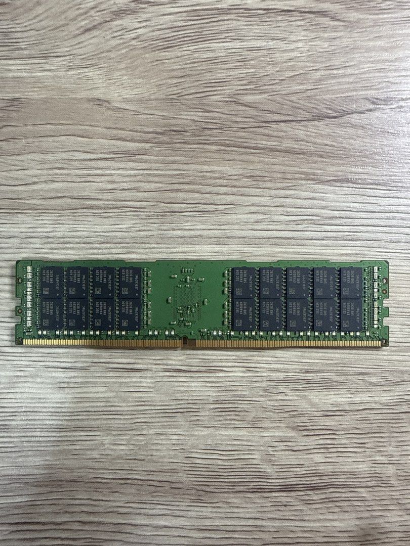 ECC DIMM RAM - Samsung 32GB DDR4 2400466095132272896002