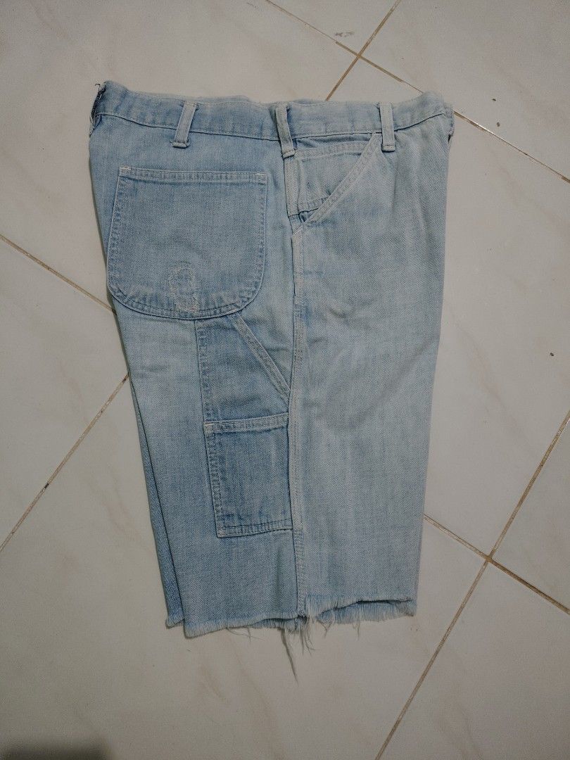 EDWIN Denim Carpenter Shorts (Category: Shorts) located in Manila. Submitted by thrift2dripp (Listing ID 1440302316, Image 3). Description: - EDWIN light wash denim carpenter shorts - Size 31 waist - Multiple pockets for utility - Raw hem detail - Classic workwear-inspired style - Ideal for casual and everyday wear 📍Authentic Edwin Carpenter Jorts 📍thrifted item 📍Size 31 waist on tag 📍Length - 22 inch 📍Leg opening - 10 inch.