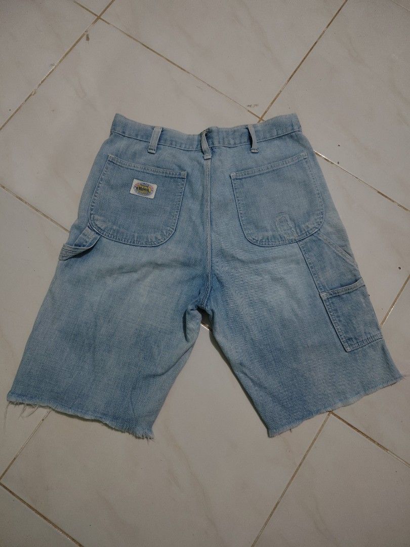 EDWIN Denim Carpenter Shorts (Category: Shorts) located in Manila. Submitted by thrift2dripp (Listing ID 1440302316, Image 1). Description: - EDWIN light wash denim carpenter shorts - Size 31 waist - Multiple pockets for utility - Raw hem detail - Classic workwear-inspired style - Ideal for casual and everyday wear 📍Authentic Edwin Carpenter Jorts 📍thrifted item 📍Size 31 waist on tag 📍Length - 22 inch 📍Leg opening - 10 inch.