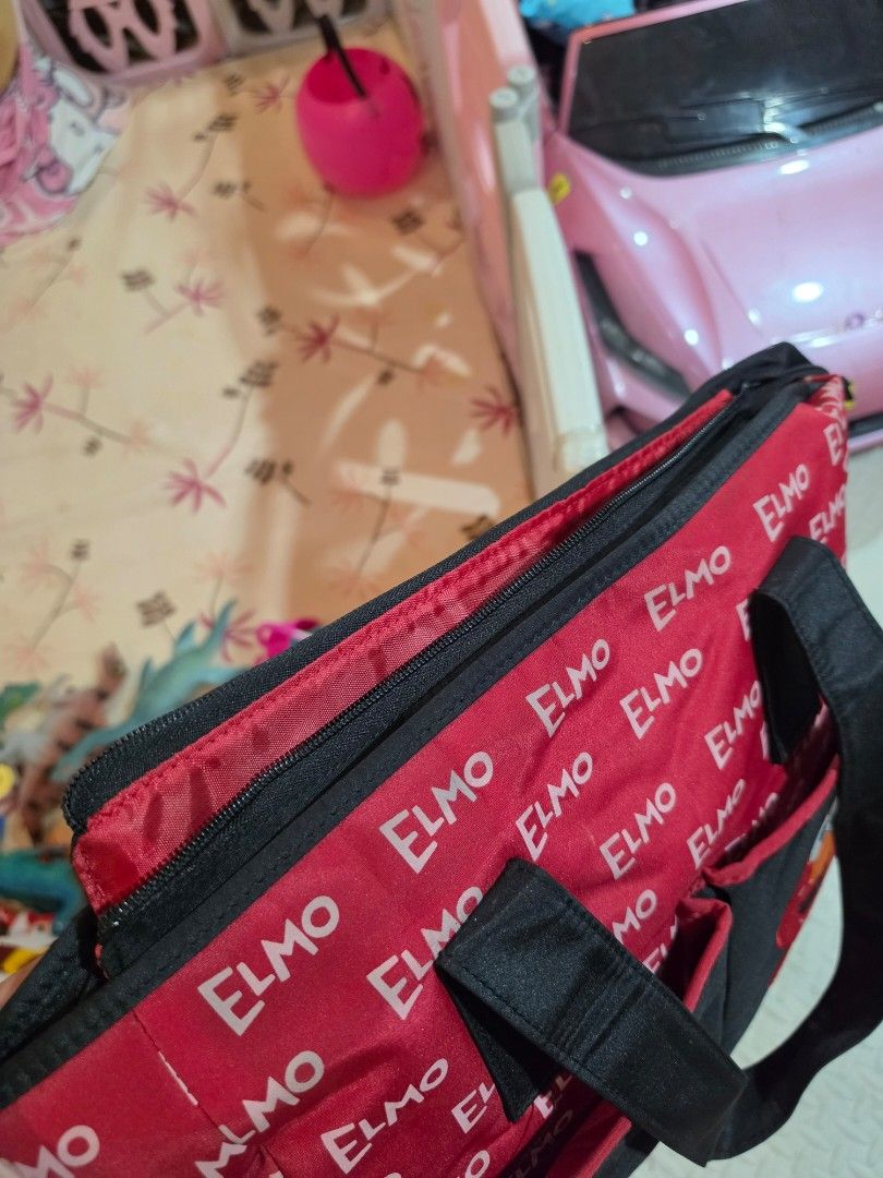 Elmo Diaper Bag (Category: Diaper Bags & Wetbags) located in Mandaluyong City. Submitted by hellokrissel (Listing ID 1440362988, Image 2). Description: Elmo Diaper Bag RFS: Declutter ✨ Good condition overall ✨ Spacious and stylish ⚠️ With broken zipper (needs repair) ✨ Perfect for baby essentials or everyday use 📍 Location: Mandaluyong PM for interested buyers 💌.