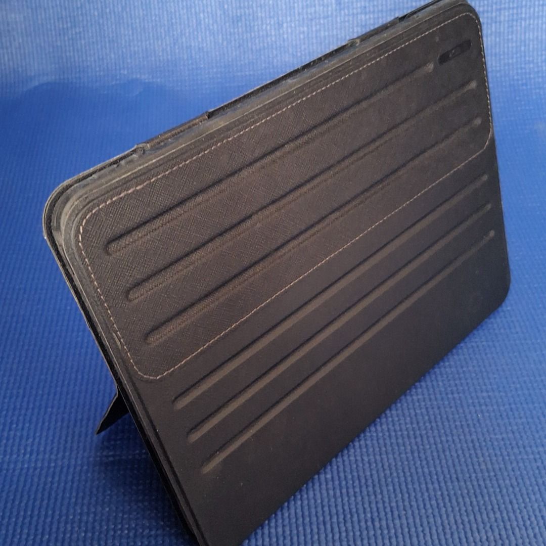 ESR Magnetic Case for IPAD PRO 11 (Category: Cases & Sleeves) located in Quezon City. Submitted by stuffsnetc (Listing ID 1440344010, Image 2). Description: - Brand: ESR - Model: Magnetic Case for iPad Pro 11 - Series: Shift Series - Features: Magnetic attachment, 9-angle adjustable stand, Raised screen view - Compatibility: iPad Pro 11 - Design: Sleek and functional.