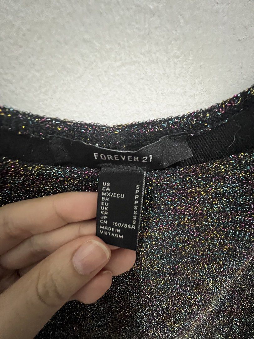 Forever 21 Sparkly Black Mini Dress (Category: Dresses) located in Manila. Submitted by cleverwhale-782239 (Listing ID 1440317172, Image 2). Description: - Forever 21 Sparkly Black Mini Dress - Size: S - Fabric: Glittery, multi-colored shimmer - Design: Sleeveless with scoop neckline - Occasion: Ideal for night outs or parties Used once sa Xmas party. Bought for 1000 plus.