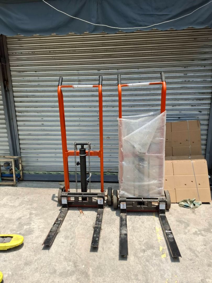 Forklift (Category: Construction Tools & Equipment) located in Quezon City. Submitted by farmerfam (Listing ID 1440224989, Image 1). Description: - Heavy-duty pallet jack - Sturdy orange frame - Robust forks - Ideal for warehouse & logistics - Easy to maneuver and operate .