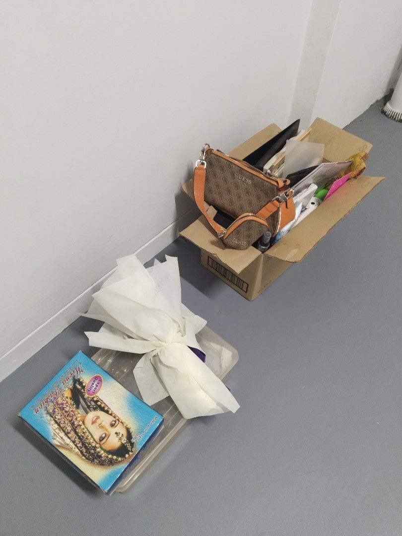 Free Items (Category: Everything Else) located in Singapore. Submitted by lalalavu (Listing ID 1440318438, Image 1). Description: hi moving out soon so wanted to clear these stuff asap :) The staircase is between unit #02-454 and #02-452! (slide 4), S550417 Don't be greedy and take everything HAHA so pls take what u need 🙂‍↕️🙏🏼 Pls don't make a mess as well thank you! - I have a big box of thin rice noodle and willing to trade to other food it