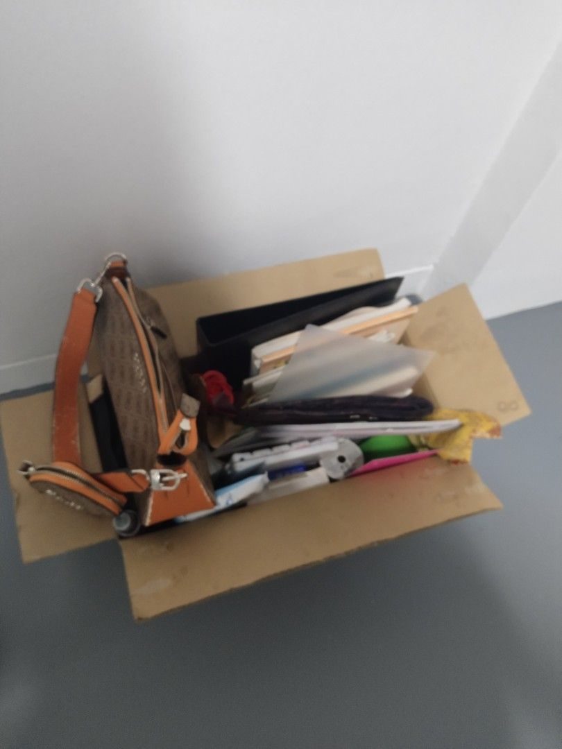 Free Items (Category: Everything Else) located in Singapore. Submitted by lalalavu (Listing ID 1440318438, Image 3). Description: hi moving out soon so wanted to clear these stuff asap :) The staircase is between unit #02-454 and #02-452! (slide 4), S550417 Don't be greedy and take everything HAHA so pls take what u need 🙂‍↕️🙏🏼 Pls don't make a mess as well thank you! - I have a big box of thin rice noodle and willing to trade to other food it