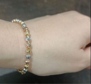 (Category: ) located in . Submitted by wardrobe_q (Listing ID 1440253501, Image 1). Description: .