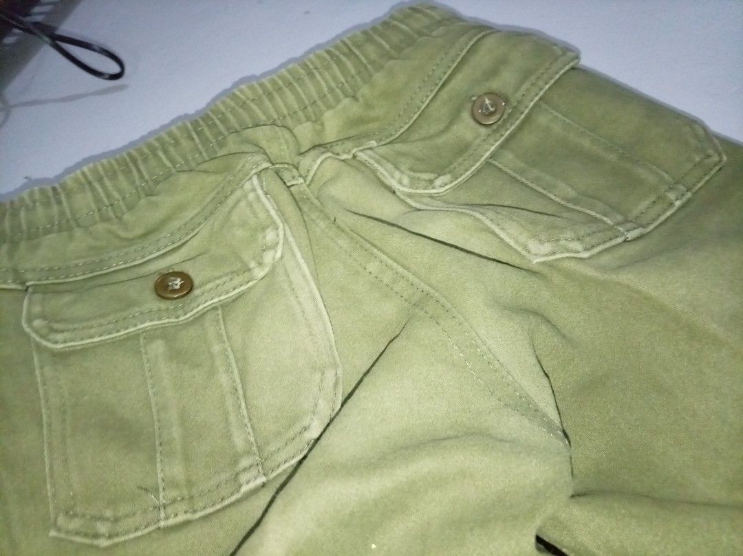 Green Cargo Pants with Elastic Waistband and Drawstring (Category: Other Bottoms) located in Manila. Submitted by brightfire_476 (Listing ID 1440299818, Image 3). Description: - Olive green cargo pants - Comfortable elastic waistband with drawstring - Multiple front and back pockets - Jogger style with elastic cuffs - Ideal for casual outfits.