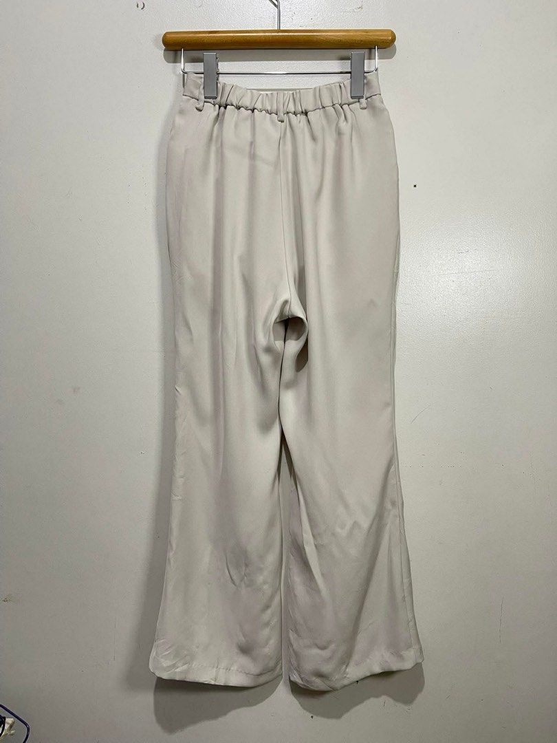 GU by Uniqlo Slit Flare Pants (Category: Other Bottoms) located in Davao. Submitted by maryjoey17 (Listing ID 1440306274, Image 2). Description: Size Small Waist 25-27 via tape measure Length 37 inches Leg opening 9.5 inches Condition 10/10.