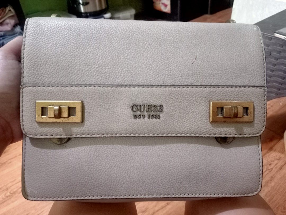 Guess EST 1981 Beige Shoulder Bag with Chain Strap (Category: Shoulder Bags) located in Quezon City. Submitted by rh_streetfashion (Listing ID 1440223414, Image 1). Description: - Stylish Guess shoulder bag - Neutral beige color - Secure clasp closure - Chic gold-tone chain strap - Comfortable leather shoulder strap - Perfect for everyday or evening wear.