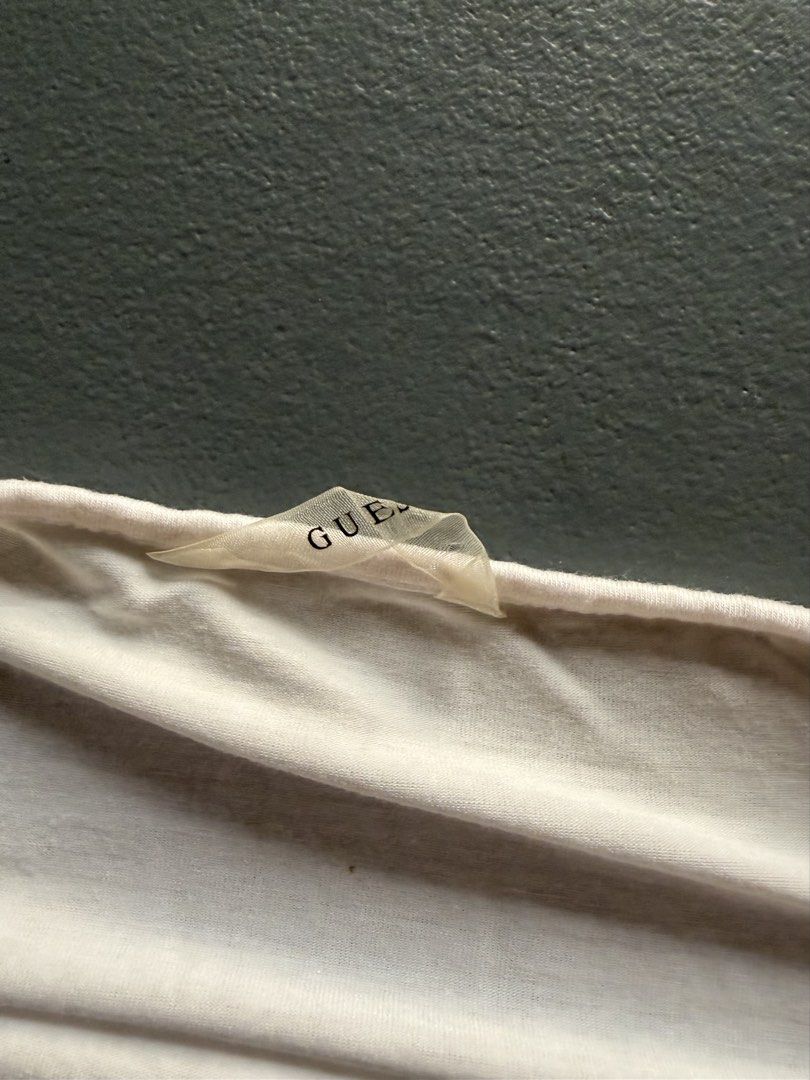 Guess Tube Top (Category: Sleeveless) located in Paoay. Submitted by jscrb (Listing ID 1440344627, Image 2). Description: Best fit M.