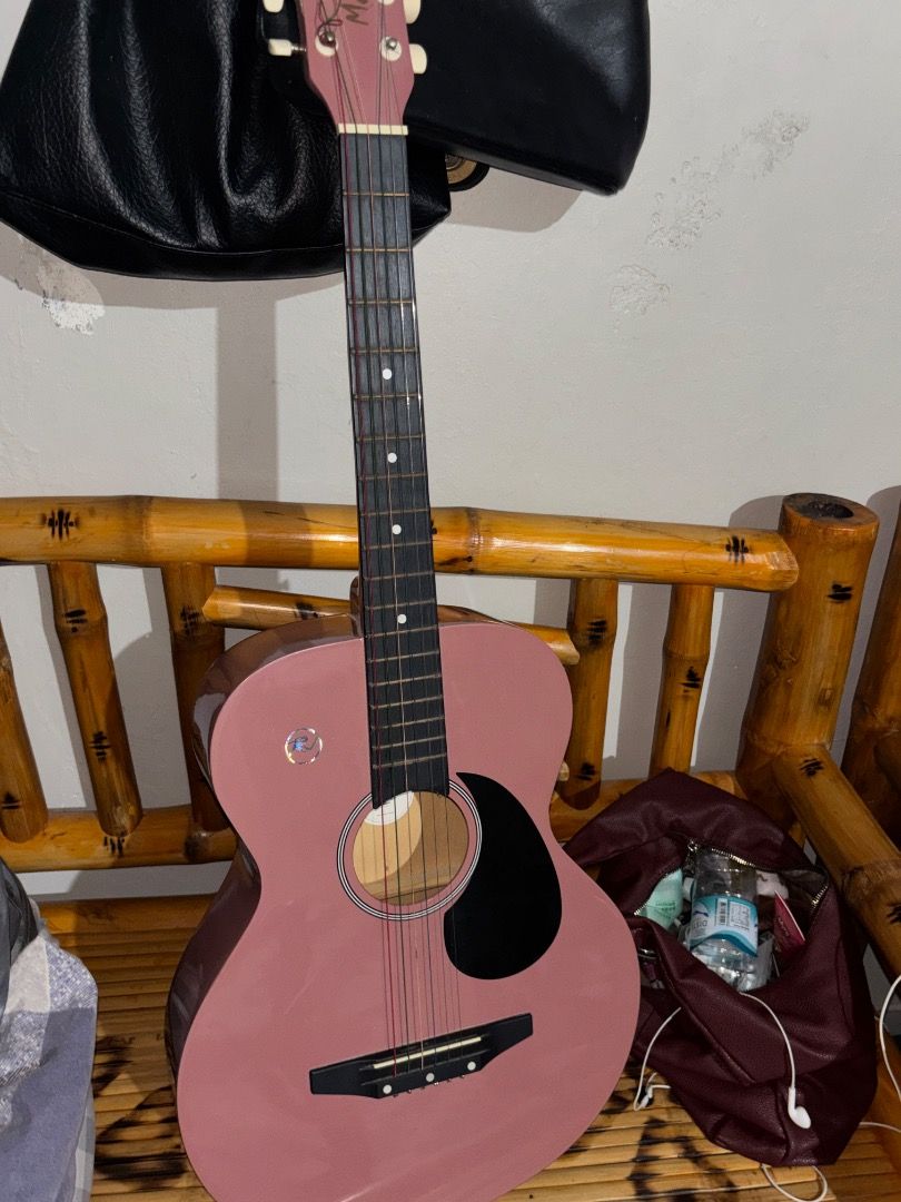 GUITAR FOR SALE (Category: Musical Instruments) located in Caloocan City. Submitted by jessacampi84339 (Listing ID 1440264245, Image 3). Description: GUITAR FOR SALE GOOD FOR BEGINNER IN LEARNING GUITAR - good as new🤍 - 2025 po nabili and hindi din nagamit kasi tamad mag-aral ng gitara🤣 - once lang po napalitan ng string. - selling price: 1500 - location: taytay rizal / can meet-up in pasig palengke.