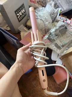 (Category: ) located in . Submitted by decluttering.yay (Listing ID 1440260691, Image 1). Description: .