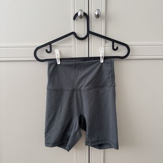 (Category: ) located in . Submitted by mywardrobe6 (Listing ID 1440319389, Image 1). Description: .