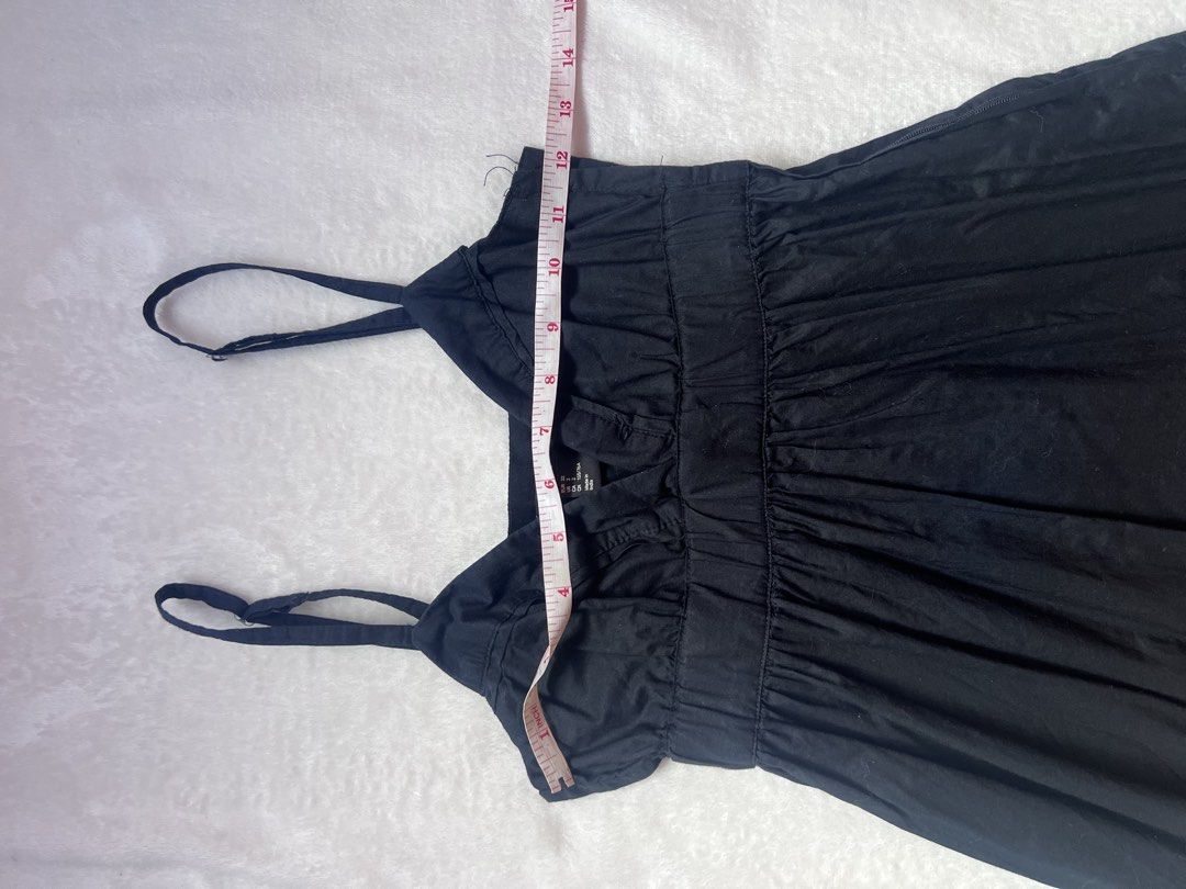 H&M Black Spaghetti Strap Summer Dress (Category: Dresses) located in Antipolo. Submitted by riesns (Listing ID 1440346875, Image 2). Description: - Cute black H&M dress - Spaghetti straps with gathered bust - Elasticated waist for comfort - Ideal for summer wear or layering - Easy to style and wear - Bust measures approximately 14 inches across.