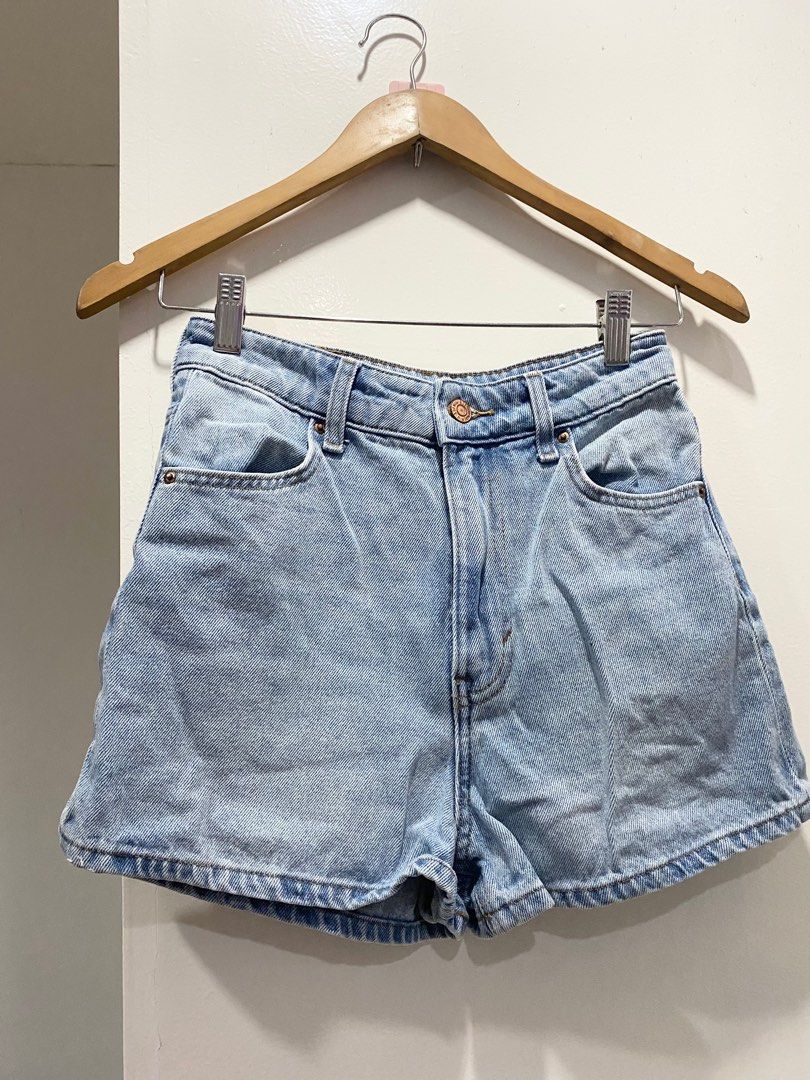 H&M Denim Vintage Short (Category: Shorts) located in Marikina City. Submitted by ae.thrift (Listing ID 1440228203, Image 1). Description: Fits xxs-xs frames. No when worn, cant fit me anymore. Sturdy denim. Measurements included in the pics.