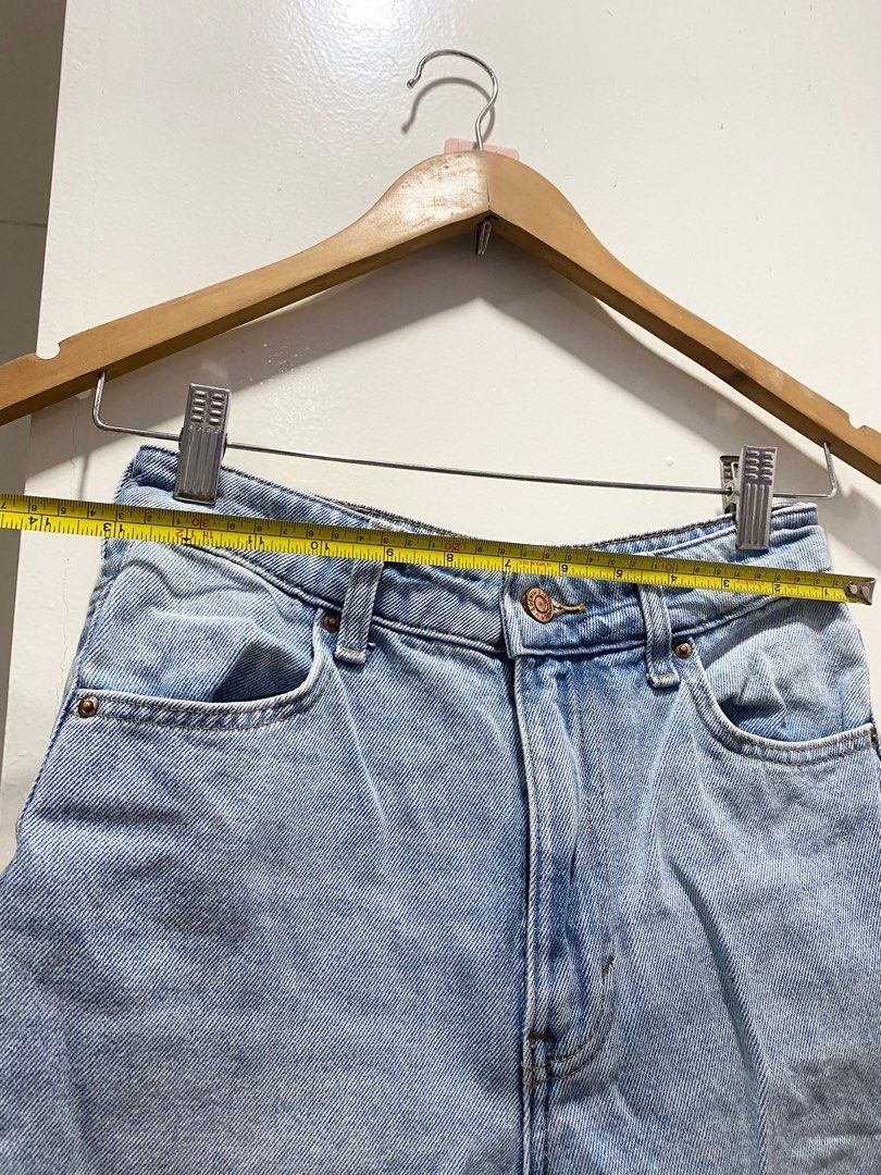 H&M Denim Vintage Short (Category: Shorts) located in Marikina City. Submitted by ae.thrift (Listing ID 1440228203, Image 2). Description: Fits xxs-xs frames. No when worn, cant fit me anymore. Sturdy denim. Measurements included in the pics.