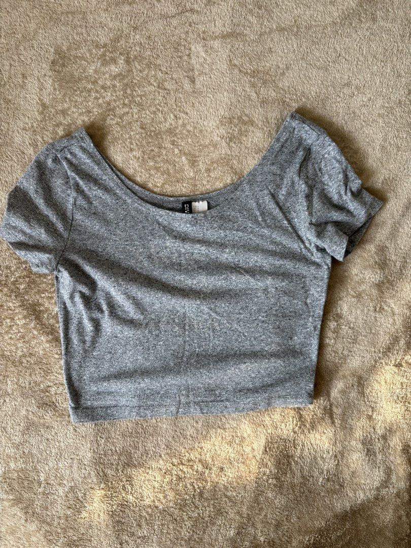 H&M Grey Cropped T-Shirt (Category: Shirts) located in Manila. Submitted by shylohtherese (Listing ID 1440287974, Image 1). Description: - Grey cropped t-shirt from H&M - Short sleeves - Wide neckline - Soft and comfortable material - Ideal for casual wear or layering - Pairs well with high-waisted bottoms.