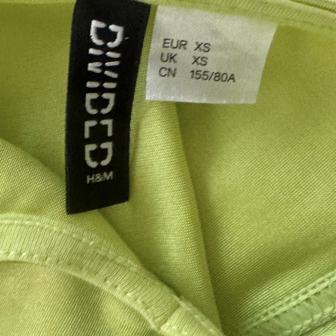 H&M green satin corset party top (Category: Sleeveless) located in Las Pinas. Submitted by anyascloset_ (Listing ID 1440291287, Image 3). Description: doesn’t fit me sadly☹️ perfect condition no flaws price is negotiable if bought with other items🫶.