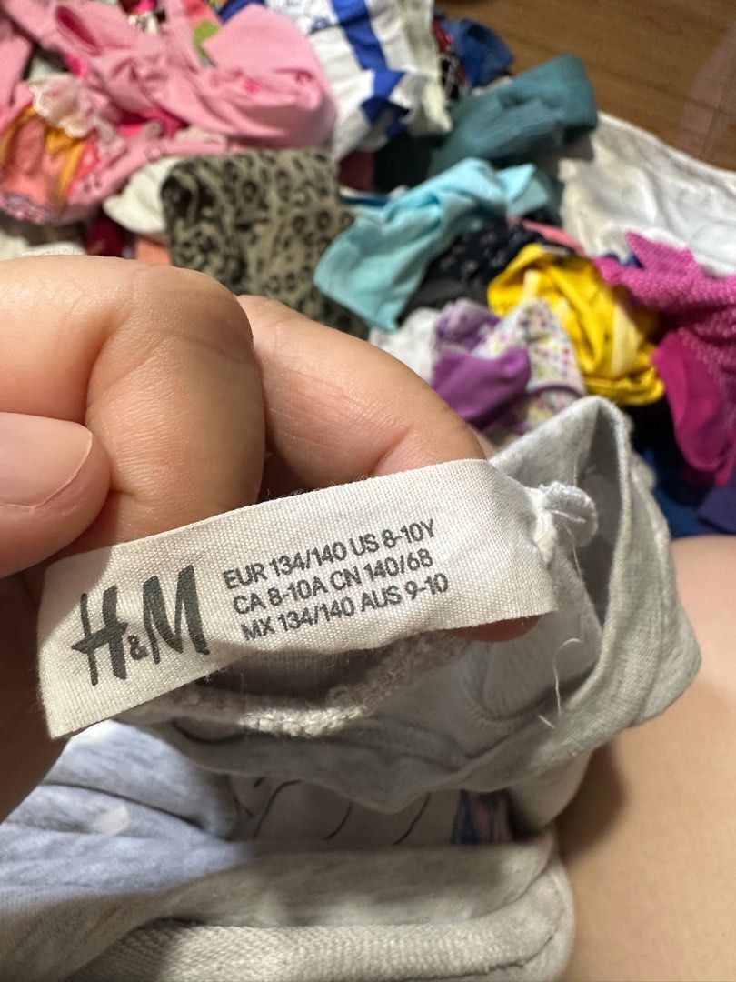 H&M Raised by unicorn sweatshirt (Category: Babies & Kids Fashion) located in Manila. Submitted by preloved_by_ea (Listing ID 1440321382, Image 2). Description: Good condition 9 to 10 .