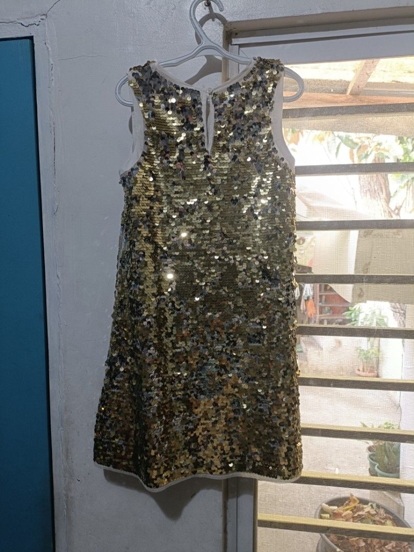 H&M Sequin Dress for Girls - Gold (Category: Babies & Kids Fashion) located in Antipolo. Submitted by keekaikeekoi (Listing ID 1440274240, Image 2). Description: - 8-9 years on tag but may also fit 4-7 years old.