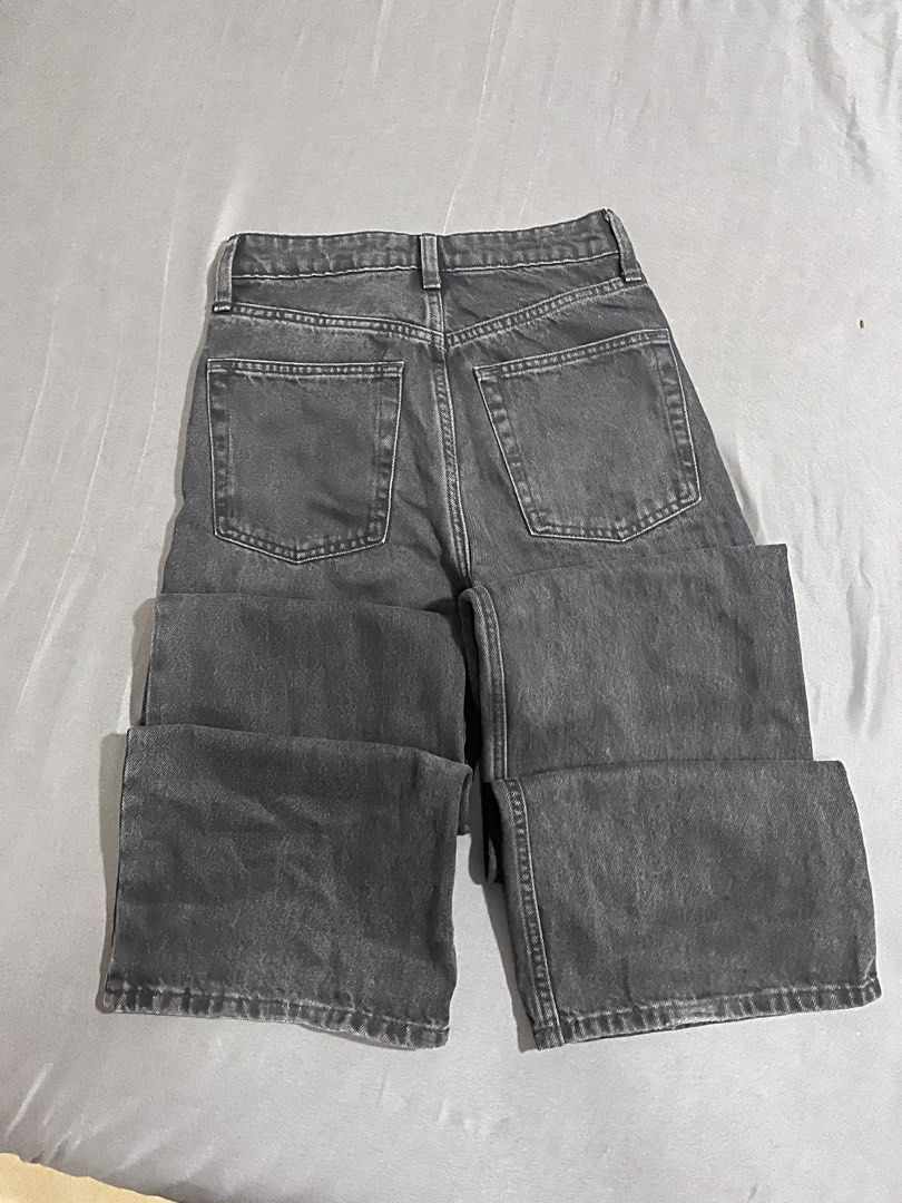 H&M wide high waist jeans (Category: Jeans) located in Zamboanga. Submitted by reureeka (Listing ID 1440309385, Image 3). Description: rfs:decluttering +sf Hem: 9.5” Inseam: 29” Outseam: 40”.