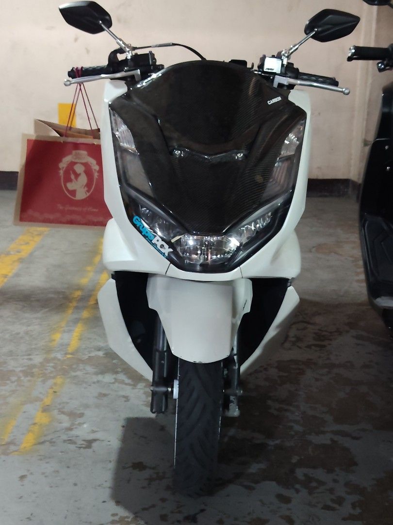Honda PCX 160 abs (Category: Motorbikes for Sale) located in Manila. Submitted by pjaydue (Listing ID 1440201689, Image 3). Description: carbo Panel carbon Inner carbon Big V mufac Handle Bar daytona Quick Trothell rcb E series caliper Frond And back rcb Sp800 14's apr Flatseat rcb 305 shock 260mm big disc BRD Radiayor UnderGlow ready Violet MDL ready 30ww Straight JVT CVT.
