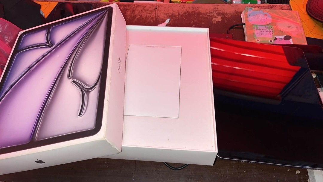 ipad air m3 wifi + cellular (256gb) (Category: iPad) located in Manila. Submitted by marryann56 (Listing ID 1440220625, Image 2). Description: ipad air m3 2025 13" wifi + cellular 256gb 96% battery health cc 112 anysim (esim) no issue no dents no history repair may warranty pa inclusions orig box naka tempered na may casing na din.