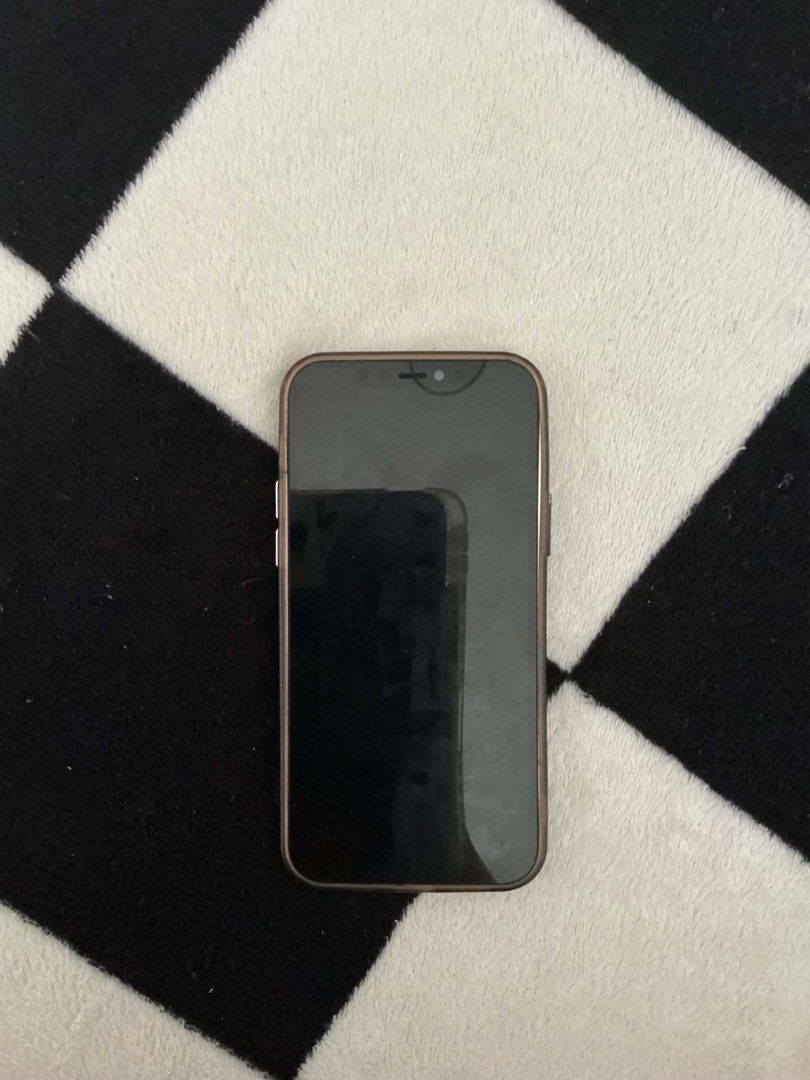 Iphone 12 (Category: iPhone 12 Series) located in Caloocan City. Submitted by mandagerma60728 (Listing ID 1440198732, Image 2). Description: ORIG IPHONE 12 BROKEN BACK GLASS .