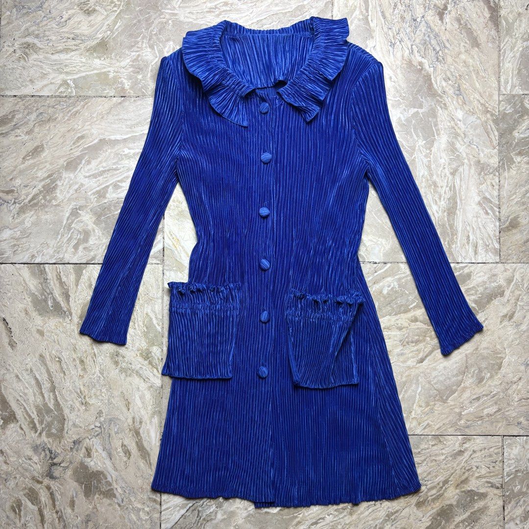 Issey Miyake Fete (Category: Dresses) located in Dinalupihan. Submitted by hell.thrift (Listing ID 1440214222, Image 1). Description: Issey Miyake Fete No issue as new Length:33 Width:16 can strech.