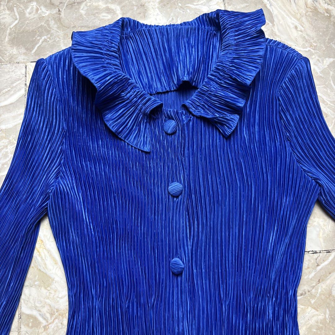 Issey Miyake Fete (Category: Dresses) located in Dinalupihan. Submitted by hell.thrift (Listing ID 1440214222, Image 2). Description: Issey Miyake Fete No issue as new Length:33 Width:16 can strech.