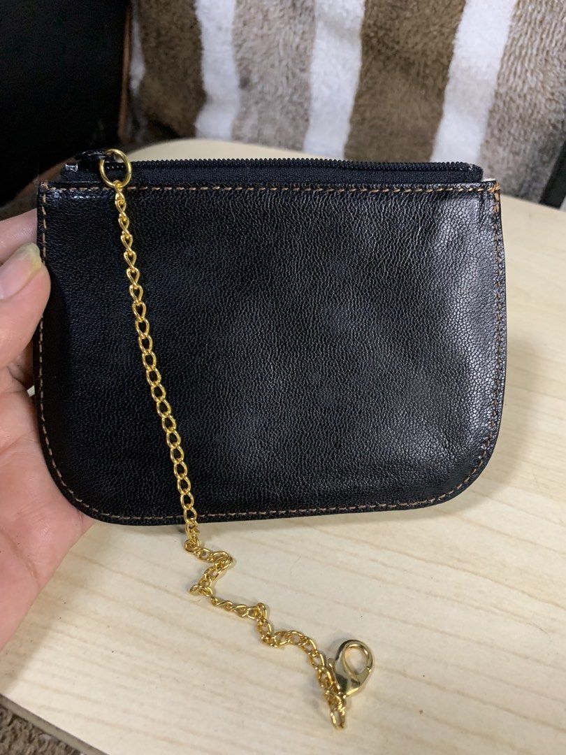Japan leather cute purse chain (Category: Purses & Pouches) located in Cabanatuan. Submitted by mjluxxejapan (Listing ID 1440276264, Image 2). Description: Fixed price appox 5”x3.8” meas .seems s mga branded bags nkasabit to ung nsa loob angganda la genuine leather. Kasya mga cards maribay makapal .