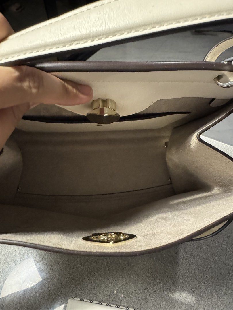 Kate spade Sling (Category: Cross-body Bags) located in Bulacan. Submitted by everythinggood26 (Listing ID 1440341536, Image 3). Description: .