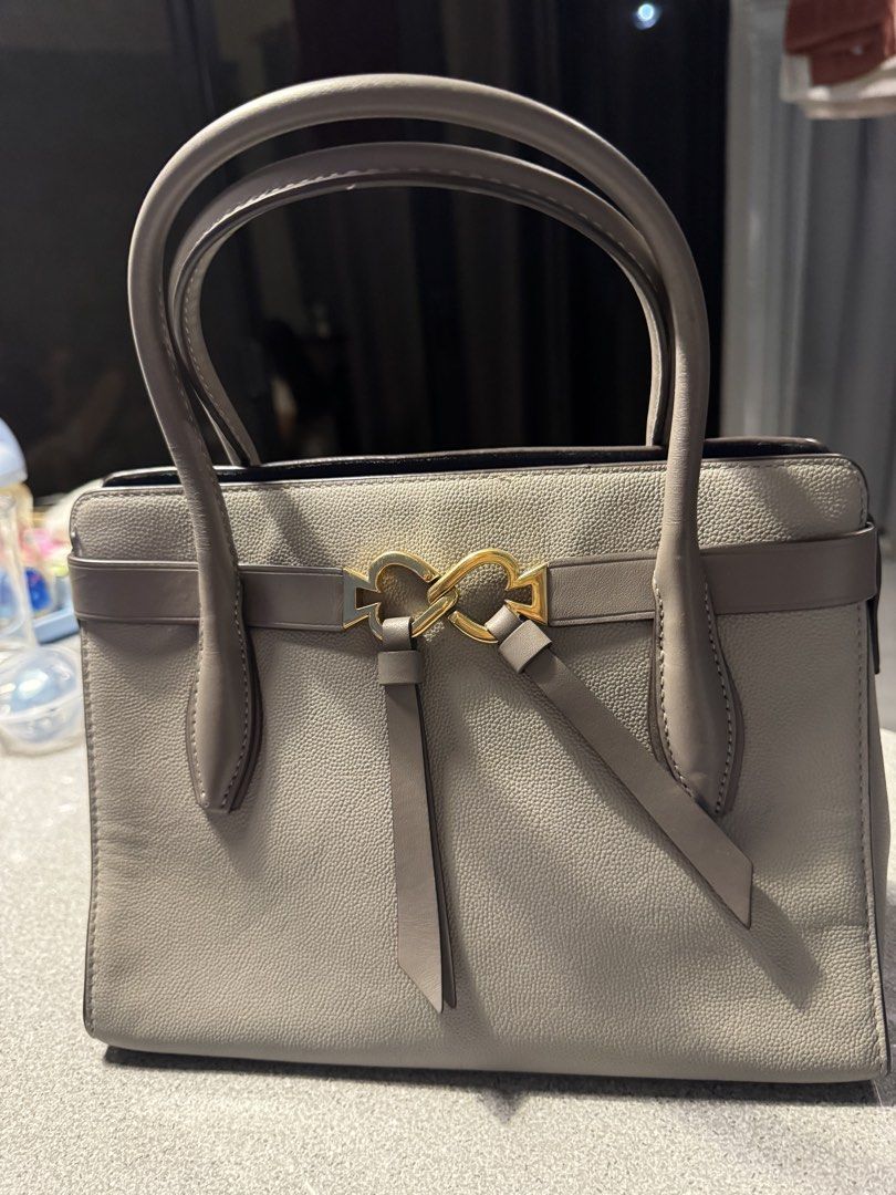 Katespade sling (Category: Cross-body Bags) located in Bulacan. Submitted by everythinggood26 (Listing ID 1440341883, Image 1). Description: .