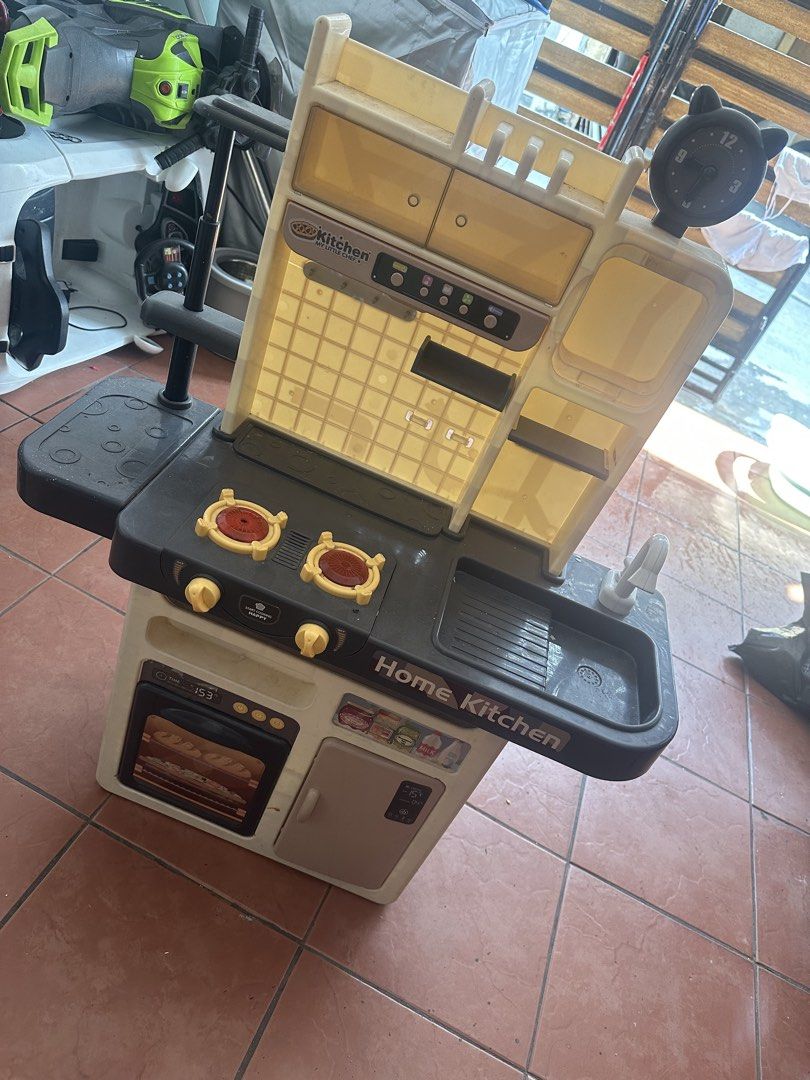 Kitchen Toy Set (Category: Toys & Games) located in Antipolo. Submitted by infatuation.ph (Listing ID 1440338164, Image 1). Description: may mga gamit pa kasama.