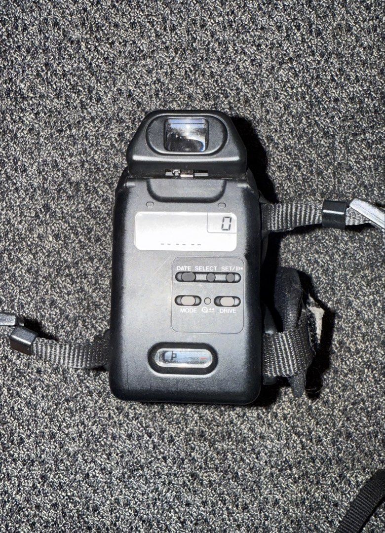 Kyocera Samurai Z2 (Category: Cameras) located in Cainta. Submitted by jmreyezzz (Listing ID 1440228355, Image 3). Description: - Kyocera Samurai Z2 film camera - Half-frame 35mm film - Built-in flash for convenience - Comes with original hand strap - Has haze in lens (better to have it cleaned by a professional) - lens cap included - No battery included - Ideal for film photography enthusiasts - Ideal for capturing memories Note: This is an old 