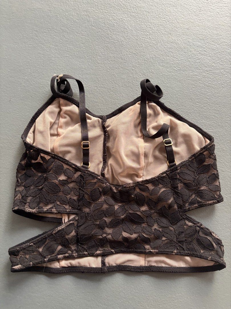 Lace Top with Inner Lining (Category: Sleeveless) located in Paoay. Submitted by jscrb (Listing ID 1440344972, Image 2). Description: XS.