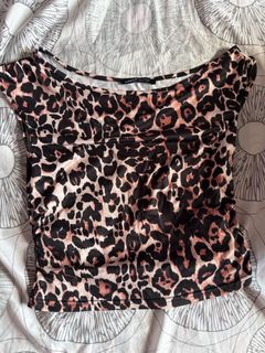(Category: ) located in . Submitted by resellingmycloths (Listing ID 1440258250, Image 1). Description: .