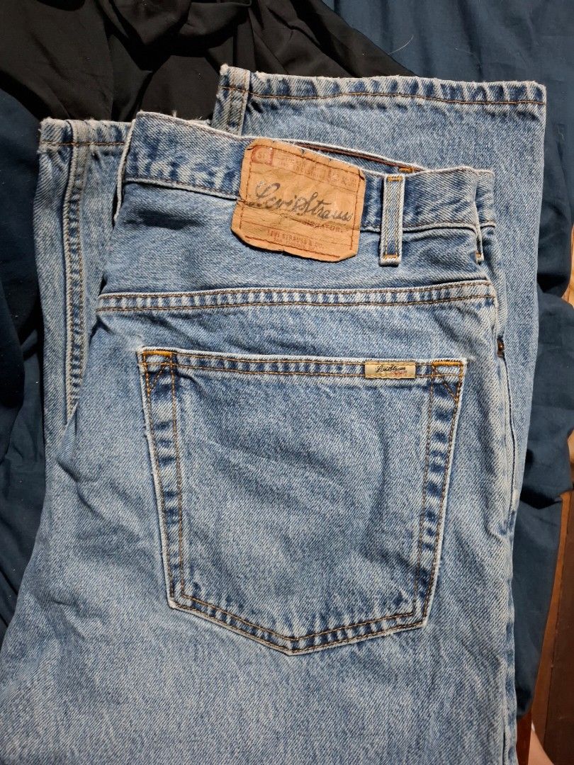Levi's 505 Regular Fit Jeans W38 L30 (Category: Jeans) located in Pasig City. Submitted by dmgthrifty (Listing ID 1440321611, Image 1). Description: - Classic light wash Levi's 505 jeans - Regular fit, straight leg - Made in Mexico - Size: W38 L30 - Durable and comfortable denim - Ideal for casual wear - Ready for a new home.