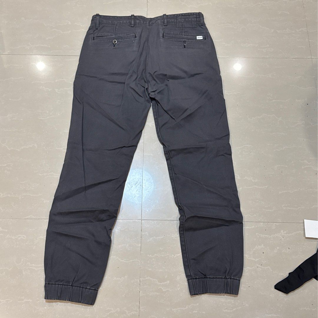 Levi's Engineered Jogger Pants (Category: Joggers) located in Paranaque City. Submitted by prelovedbygracee9 (Listing ID 1440359204, Image 2). Description: Grey Levi's 511 Slim Fit Jogger Pants. Comfortable elastic cuffs and waistband. Button and zip fly. Multiple pockets. Great for casual wear. 32 L / 33 W ‼️If buying 2 or or more items, we’ll give discount 📍Calamba City, Laguna - Shipping via lalamove/j&t .