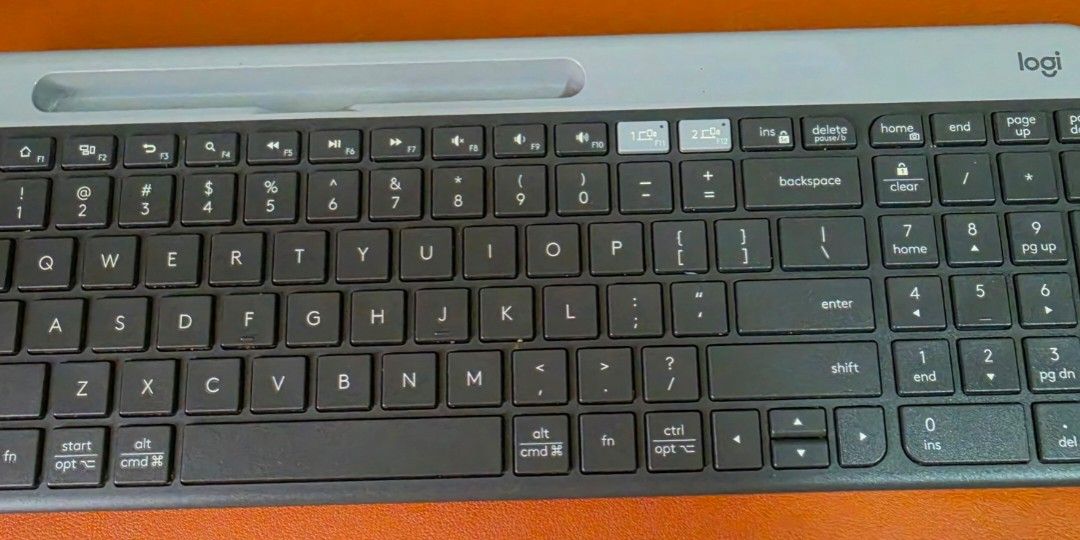 Logitech K580 (missing letters)465616745719418880